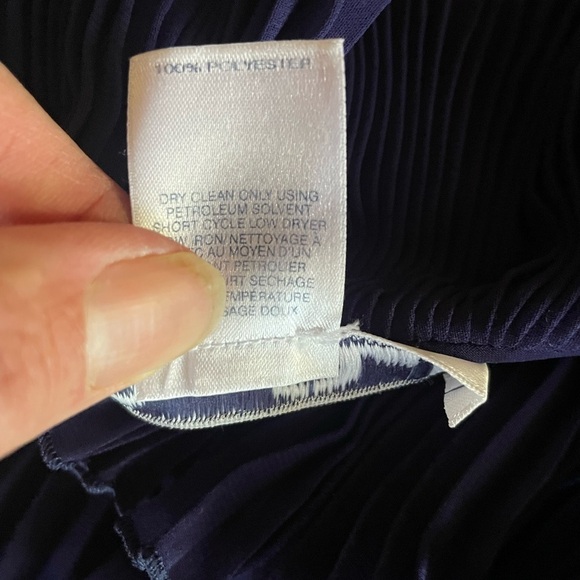 Oscar de la Renta pleated blouse - Picture 6 of 6